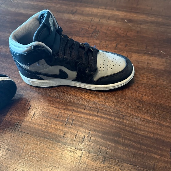 Gently used AIR JORDAN 1 HIGH TD
"Twist 2.0" - Picture 3 of 4